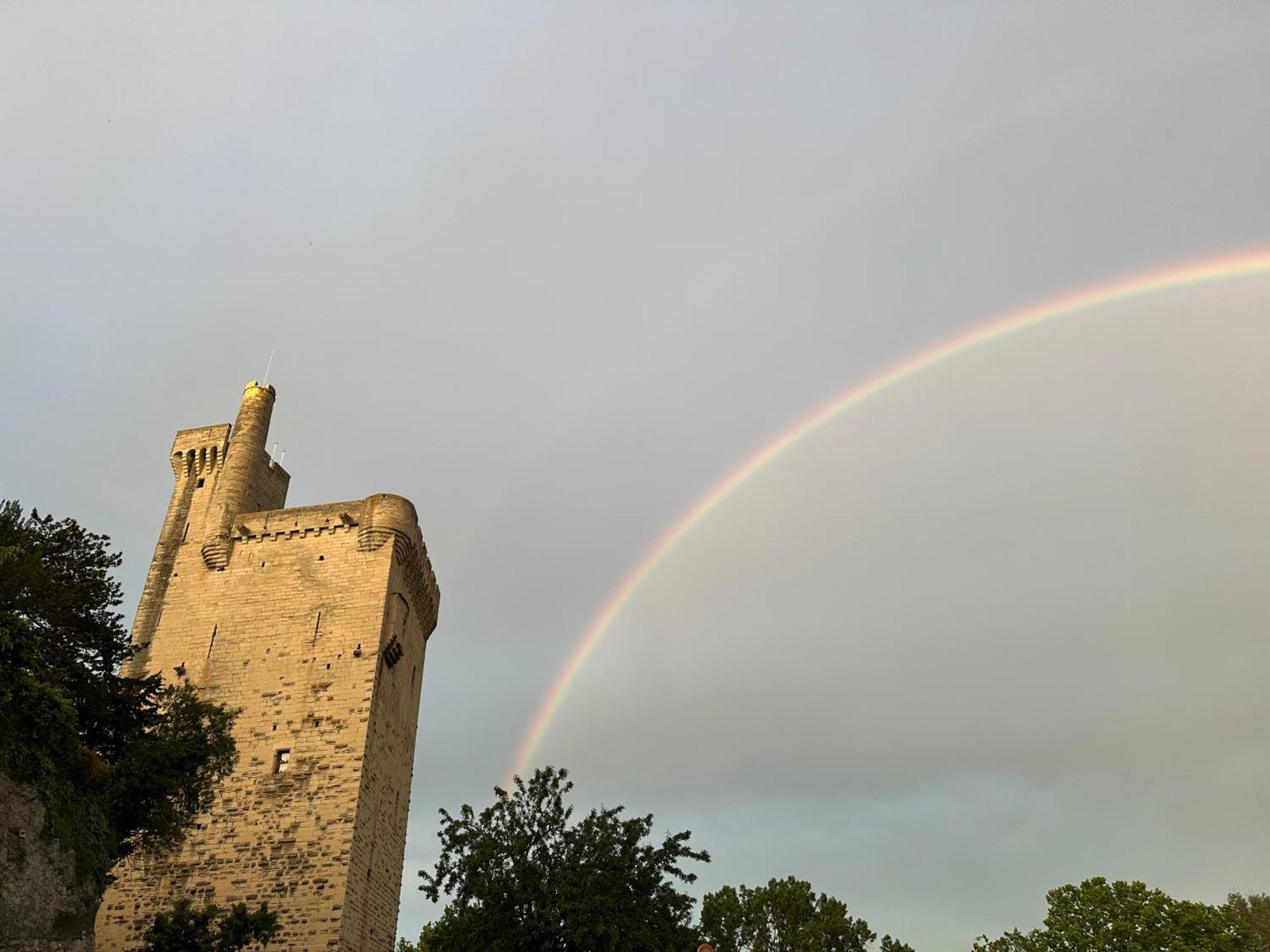 Charmante Petite Maison Avec Vue Panoramique, En Centre Historique, Proche D'Avignon, Ancienne, Renovee, Climatisee, Terrasse, Parking Public Gratuit วิลเนิฟ-เลส์-อาวิญง ภายนอก รูปภาพ