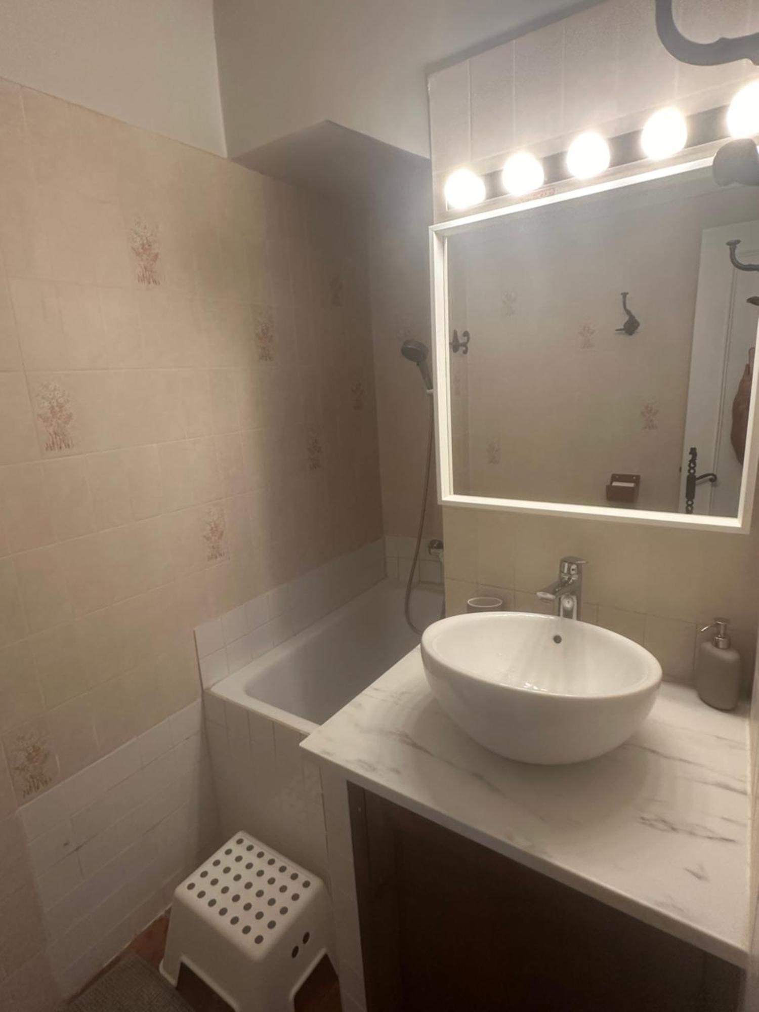 Charmante Petite Maison Avec Vue Panoramique, En Centre Historique, Proche D'Avignon, Ancienne, Renovee, Climatisee, Terrasse, Parking Public Gratuit วิลเนิฟ-เลส์-อาวิญง ภายนอก รูปภาพ