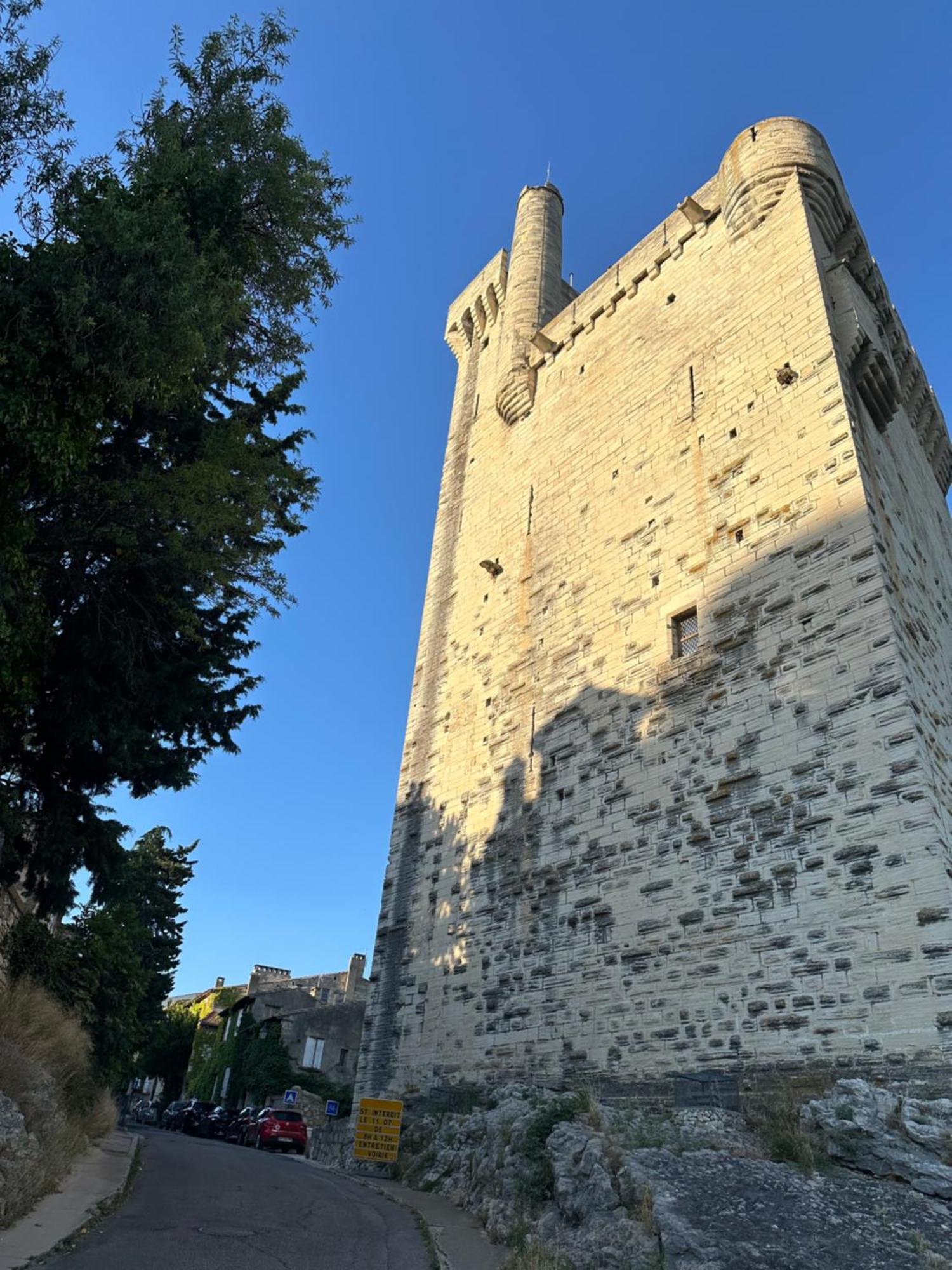 Charmante Petite Maison Avec Vue Panoramique, En Centre Historique, Proche D'Avignon, Ancienne, Renovee, Climatisee, Terrasse, Parking Public Gratuit วิลเนิฟ-เลส์-อาวิญง ภายนอก รูปภาพ