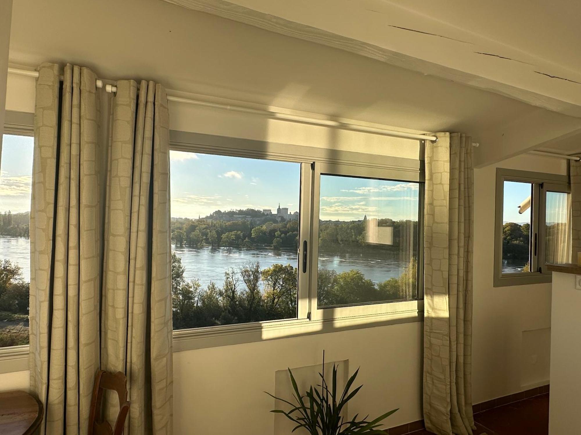 Charmante Petite Maison Avec Vue Panoramique, En Centre Historique, Proche D'Avignon, Ancienne, Renovee, Climatisee, Terrasse, Parking Public Gratuit วิลเนิฟ-เลส์-อาวิญง ภายนอก รูปภาพ