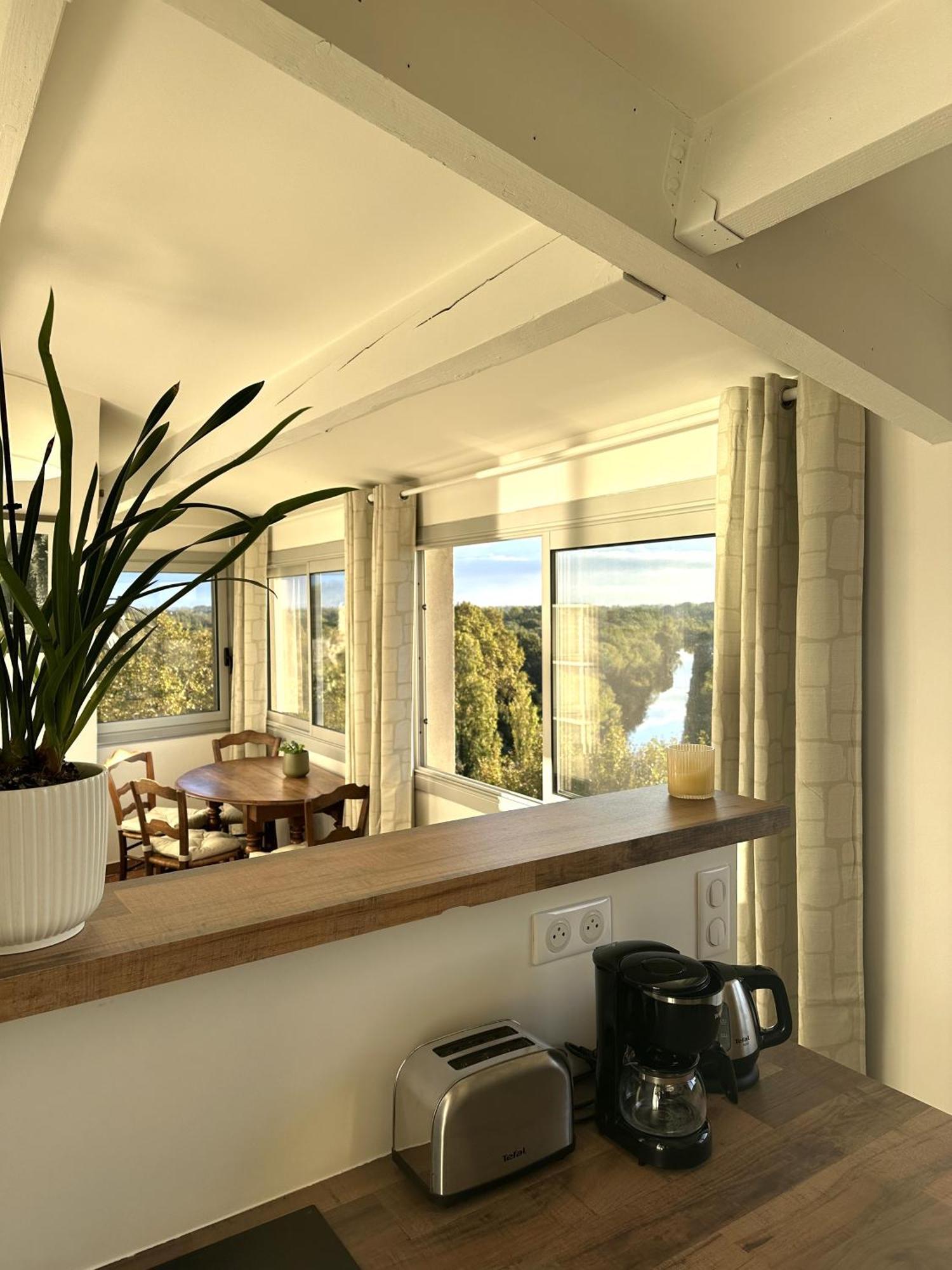 Charmante Petite Maison Avec Vue Panoramique, En Centre Historique, Proche D'Avignon, Ancienne, Renovee, Climatisee, Terrasse, Parking Public Gratuit วิลเนิฟ-เลส์-อาวิญง ภายนอก รูปภาพ
