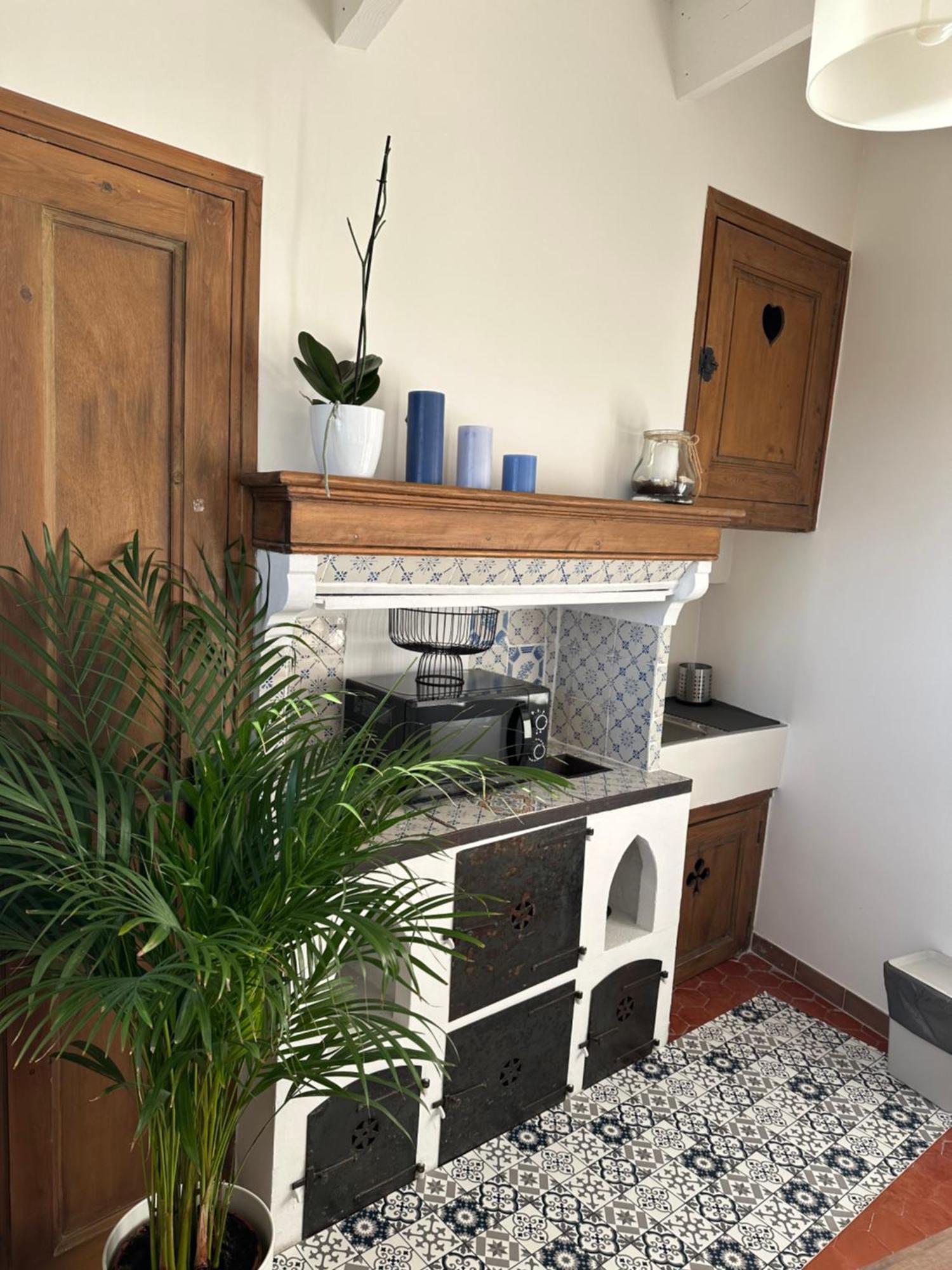 Charmante Petite Maison Avec Vue Panoramique, En Centre Historique, Proche D'Avignon, Ancienne, Renovee, Climatisee, Terrasse, Parking Public Gratuit วิลเนิฟ-เลส์-อาวิญง ภายนอก รูปภาพ