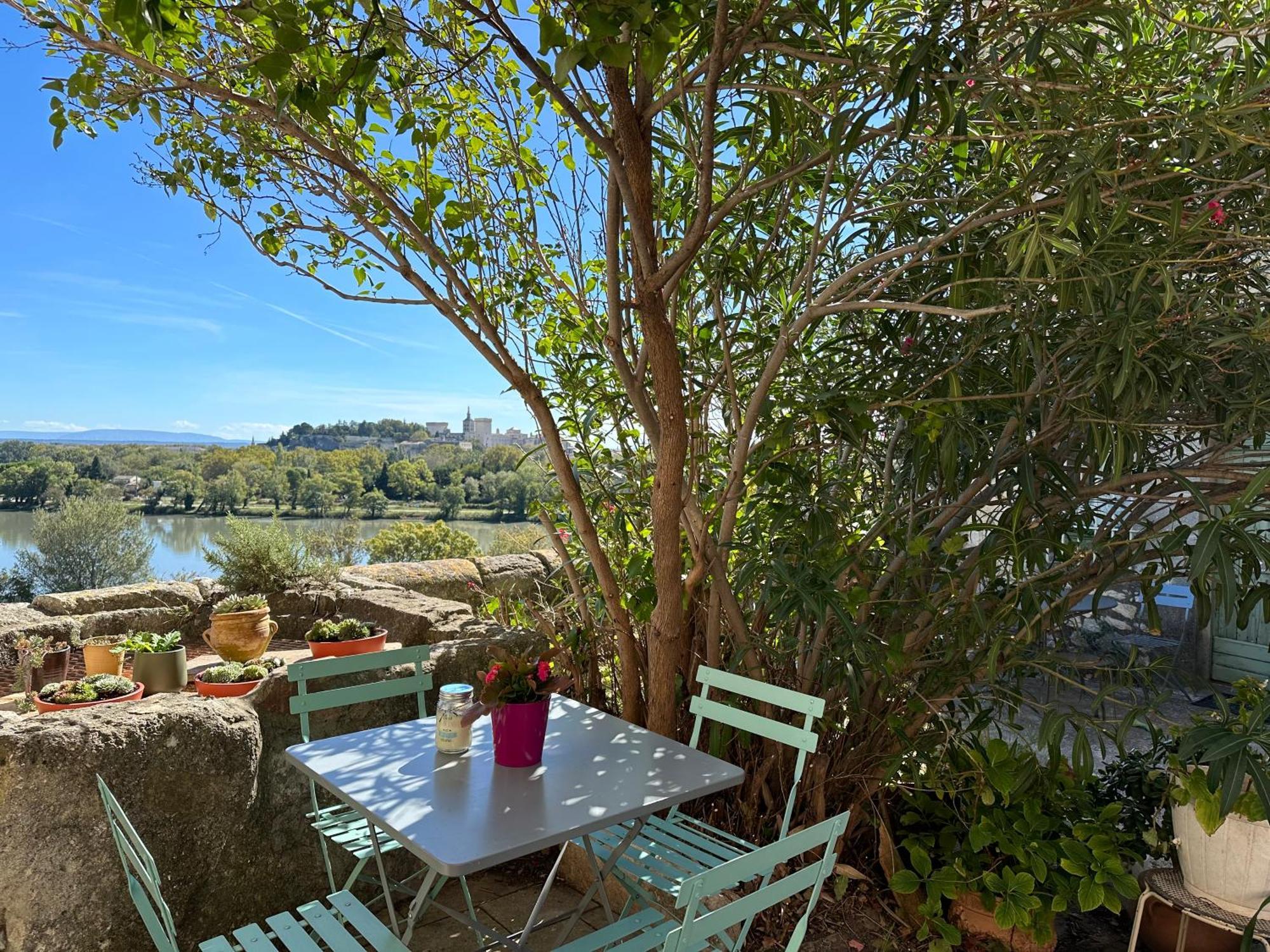 Charmante Petite Maison Avec Vue Panoramique, En Centre Historique, Proche D'Avignon, Ancienne, Renovee, Climatisee, Terrasse, Parking Public Gratuit วิลเนิฟ-เลส์-อาวิญง ภายนอก รูปภาพ