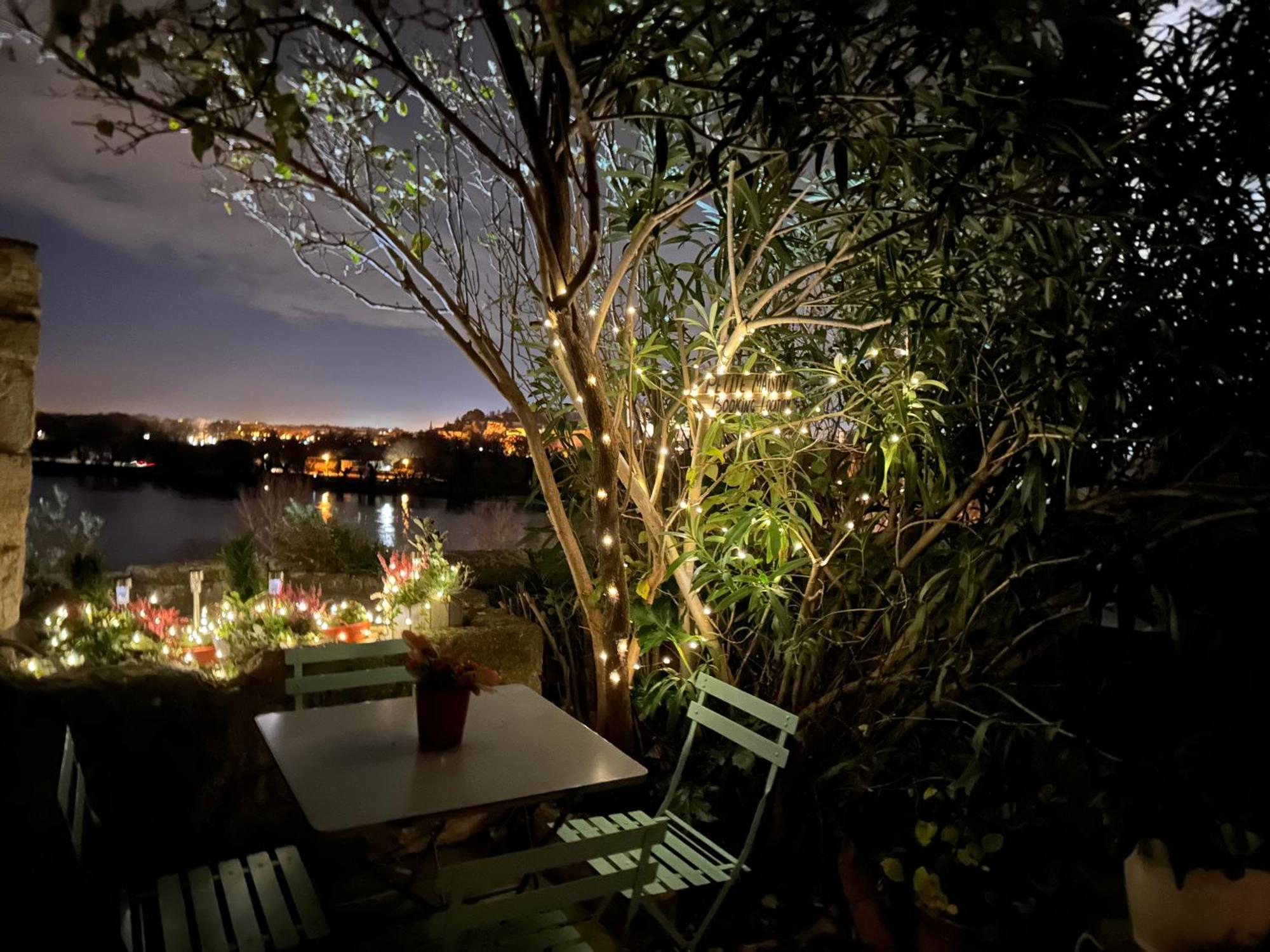 Charmante Petite Maison Avec Vue Panoramique, En Centre Historique, Proche D'Avignon, Ancienne, Renovee, Climatisee, Terrasse, Parking Public Gratuit วิลเนิฟ-เลส์-อาวิญง ภายนอก รูปภาพ